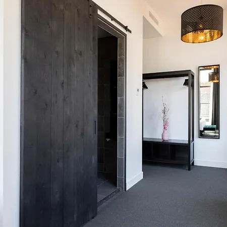 Apartment En Stadscafe De Dam L Monnickendam